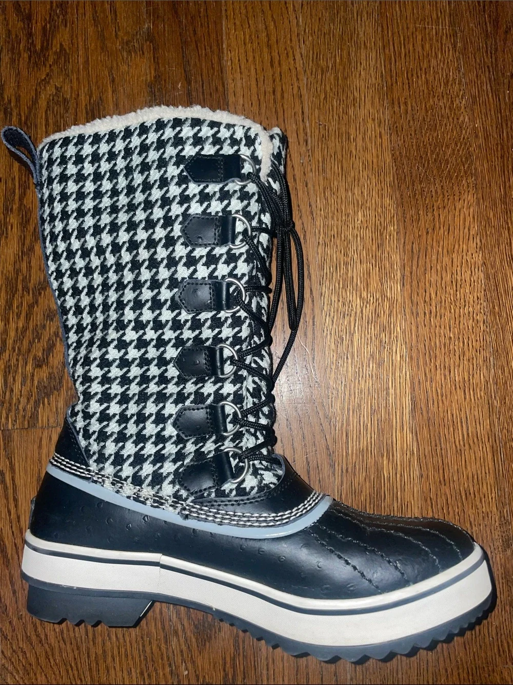 Sorel Tivoli Houndstooth boots